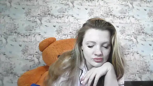 Eveline May online show from March 3, 2026, 12:55 pm