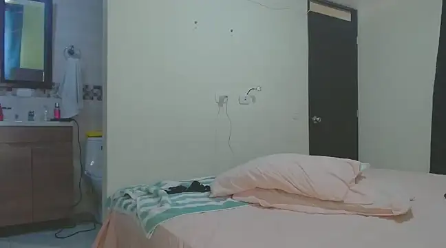 Snapshot of roxanasexy2025 chatting on March 12, 2025, 3:51 pm roxanasexy2025 online show from March 12, 2025, 3:51 pm