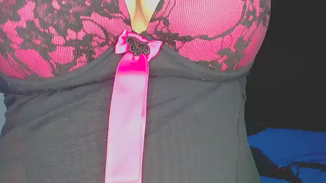 Snapshot of roxanasexy2025 chatting on October 1, 2025, 12:11 pm roxanasexy2025 online show from October 1, 2025, 12:11 pm