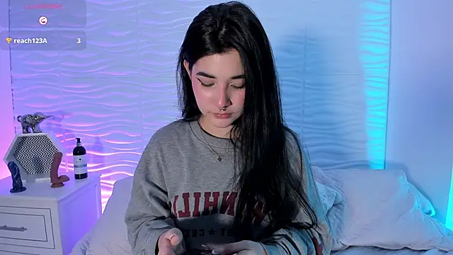 NicoleDallas online show from March 11, 2025, 4:51 pm