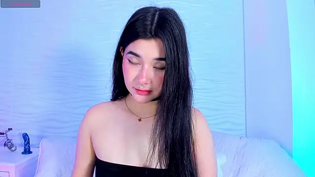 NicoleDallas online show from March 17, 2025, 5:05 pm
