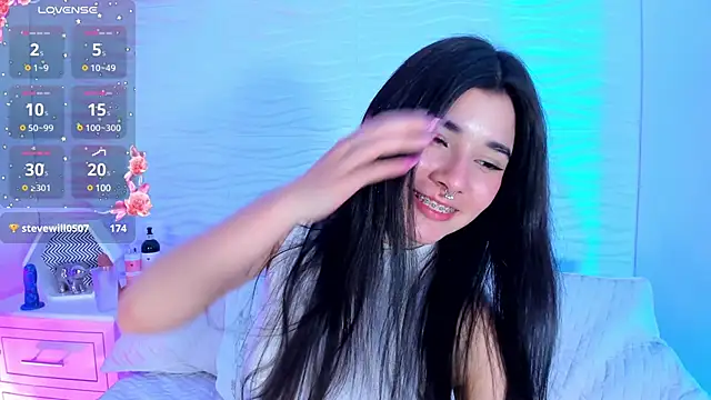 NicoleDallas online show from March 18, 2025, 7:31 pm