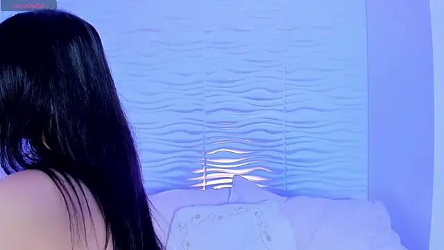 NicoleDallas online show from March 22, 2025, 1:41 pm