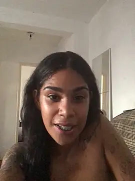 LollaReis021 online show from February 24, 2025, 10:03 pm