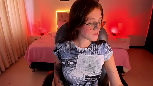 Emily Warren  online show from September 24, 2025, 8:12 pm