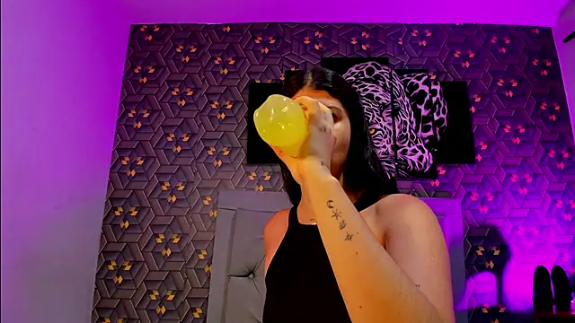 Nicolane Palmer online show from March 13, 2025, 1:18 pm