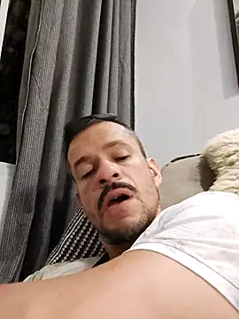 juniortche1313 online show from October 17, 2025, 1:42 am