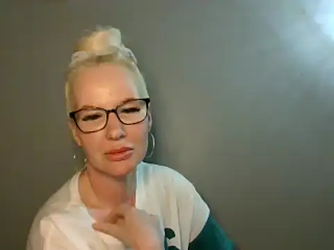 Blonde-Grace online show from September 19, 2025, 1:18 am