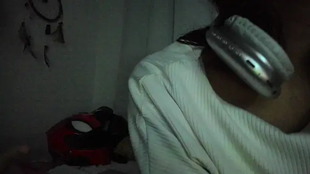 Snapshot of Melodymoore_ chatting on June 27, 2026, 5:45 am Melodymoore online show from June 27, 2026, 5:45 am