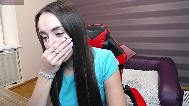 Snapshot of JenniferStone chatting on October 4, 2025, 7:06 am JenniferStone online show from October 4, 2025, 7:06 am