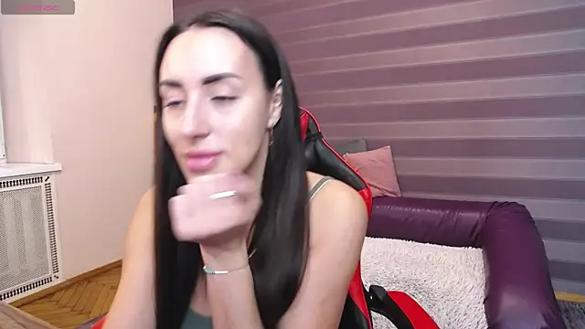 Snapshot of JenniferStone chatting on October 20, 2025, 6:36 am JenniferStone online show from October 20, 2025, 6:36 am