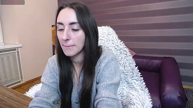 JenniferStone online show from December 1, 2025, 7:57 am