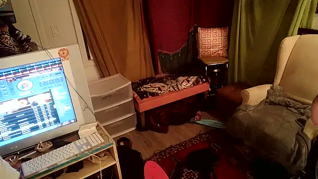 Snapshot of Foxxyhoneypott chatting on March 15, 2025, 12:34 pm Foxxyhoneypott online show from March 15, 2025, 12:34 pm