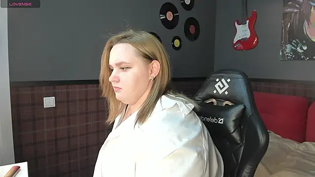 Amy Hall online show from March 18, 2025, 12:36 pm