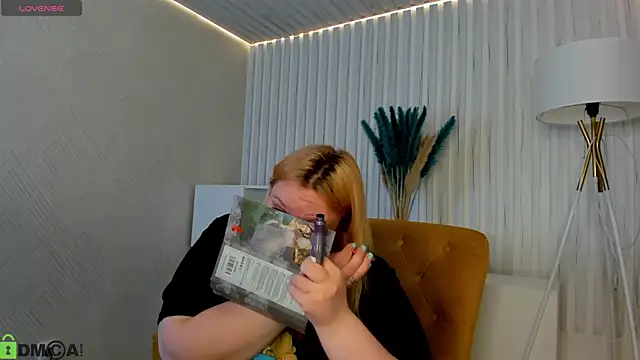 Amy Hall online show from September 14, 2025, 1:27 am