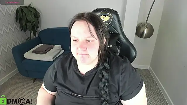 Amy Hall online show from October 27, 2025, 1:42 am