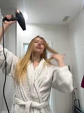 Snapshot of EvaBrooklyn chatting on February 28, 2025, 9:36 am EvaBrooklyn online show from February 28, 2025, 9:36 am