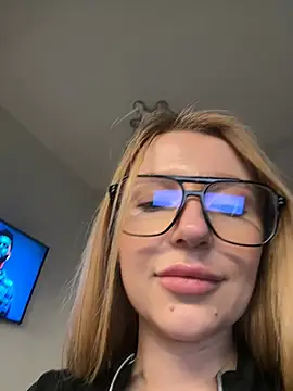 Snapshot of EvaBrooklyn chatting on February 28, 2025, 4:20 pm EvaBrooklyn online show from February 28, 2025, 4:20 pm