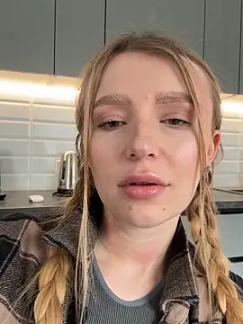 Snapshot of EvaBrooklyn chatting on March 3, 2025, 12:48 pm EvaBrooklyn online show from March 3, 2025, 12:48 pm