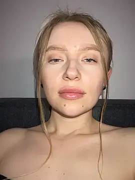 Snapshot of EvaBrooklyn chatting on March 10, 2025, 4:46 pm EvaBrooklyn online show from March 10, 2025, 4:46 pm