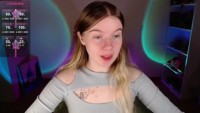 Snapshot of Strawberry_juli chatting on September 21, 2025, 6:15 am Strawberry juli online show from September 21, 2025, 6:15 am