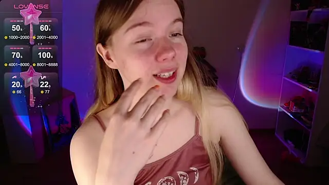 Snapshot of Strawberry_juli chatting on September 22, 2025, 7:43 am Strawberry juli online show from September 22, 2025, 7:43 am