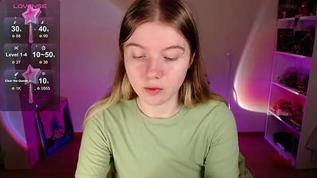 Snapshot of Strawberry_juli chatting on September 26, 2025, 5:11 am Strawberry juli online show from September 26, 2025, 5:11 am