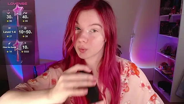 Snapshot of Strawberry_juli chatting on October 17, 2025, 8:39 am Strawberry juli online show from October 17, 2025, 8:39 am