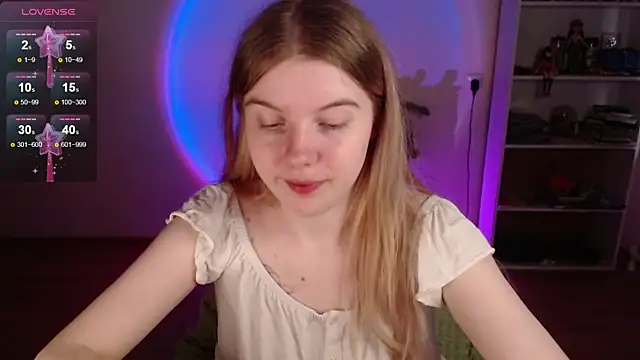 Strawberry juli online show from May 7, 2026, 10:42 am