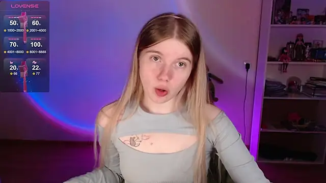 Strawberry juli online show from May 11, 2026, 4:04 pm