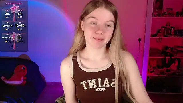 Strawberry juli online show from May 18, 2026, 5:46 am