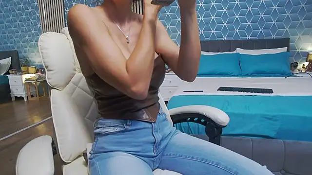 Snapshot of zoeylarkens chatting on September 29, 2025, 4:12 pm zoeylarkens online show from September 29, 2025, 4:12 pm