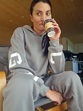 Snapshot of zoeylarkens chatting on October 5, 2025, 1:09 pm zoeylarkens online show from October 5, 2025, 1:09 pm