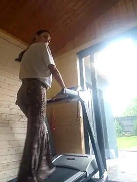 Snapshot of zoeylarkens chatting on October 6, 2025, 2:47 pm zoeylarkens online show from October 6, 2025, 2:47 pm