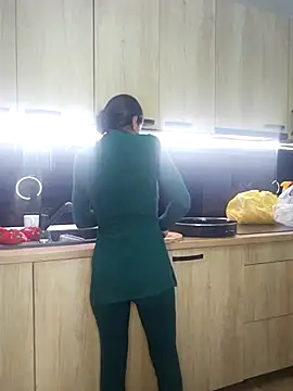 Snapshot of zoeylarkens chatting on October 29, 2025, 1:57 pm zoeylarkens online show from October 29, 2025, 1:57 pm