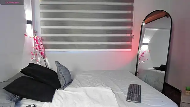 Snapshot of sweet_obsession__ chatting on September 27, 2025, 7:41 pm sweet obsession online show from September 27, 2025, 7:41 pm