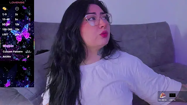 Snapshot of Curvybaddie99 chatting on April 9, 2026, 5:51 pm Curvybaddie99 online show from April 9, 2026, 5:51 pm