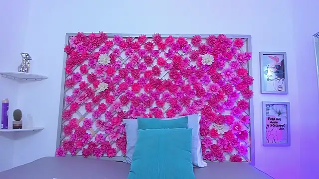 emmyrouse  online show from November 20, 2025, 7:24 pm