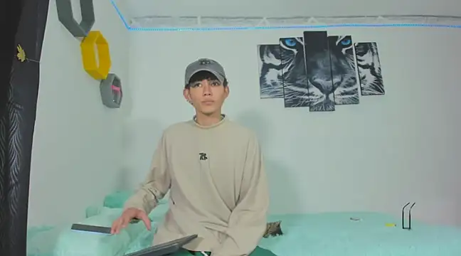 Snapshot of Maxxi_hot23 chatting on March 2, 2025, 7:02 pm Maxxi hot23 online show from March 2, 2025, 7:02 pm