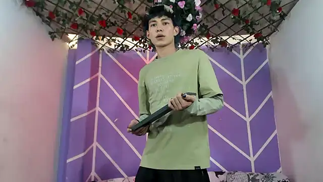 Snapshot of Maxxi_hot23 chatting on September 13, 2025, 7:24 pm Maxxi hot23 online show from September 13, 2025, 7:24 pm