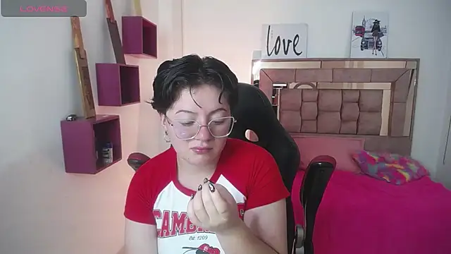 Snapshot of safyka chatting on October 31, 2025, 3:40 am safyka online show from October 31, 2025, 3:40 am