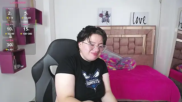 safyka online show from November 26, 2025, 3:18 am