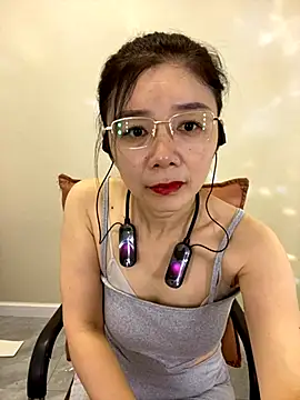 xiaowang0523 online show from September 27, 2025, 5:23 am