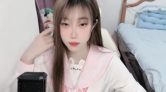 vivian-vv online show from March 2, 2025, 7:34 pm