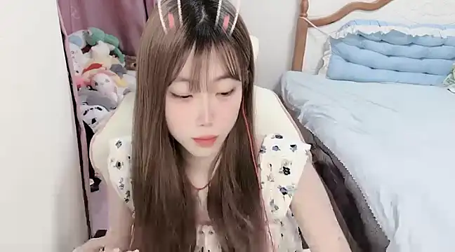vivian-vv online show from March 8, 2025, 5:59 am