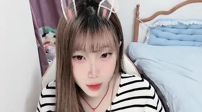 vivian-vv online show from March 8, 2025, 8:35 pm