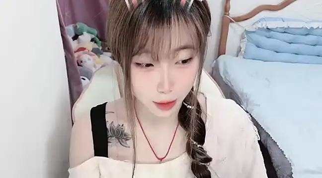 vivian-vv online show from March 10, 2025, 7:32 am