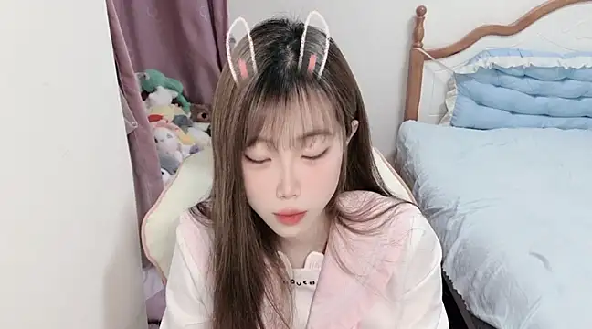 vivian-vv online show from March 10, 2025, 8:34 pm