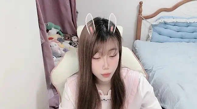 vivian-vv online show from March 10, 2025, 11:38 pm