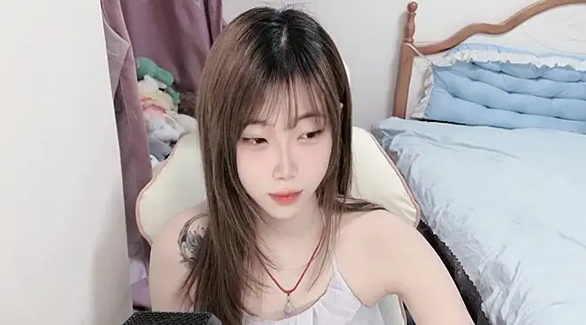 vivian-vv online show from March 19, 2025, 6:23 pm